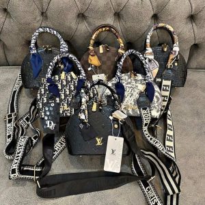 کیف دستی و دوشی زنانه طرح برند (Dior, LV, Fendi) مدل گنبدی با بند پهن اسپرت